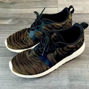 Nike Roshe Run Knit Jacquard Black and Bronze Print Sneakers (gently used)